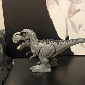 Zuru robotic & 2 TRex fingerlings. All work great & in excellent condition